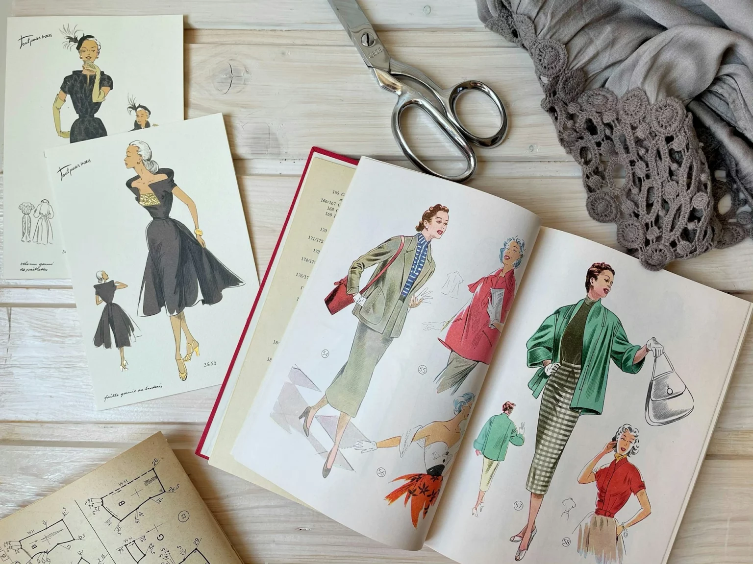 Illustrated fashion sketches and sewing patterns featuring women’s vintage outfits, highlighting the design process and product development in fashion.